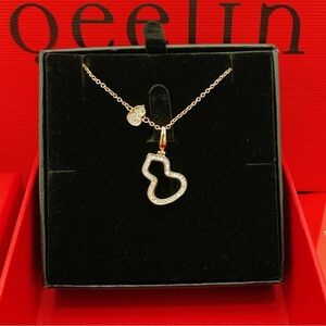 Elegant Gold and Silver Pendant Necklace